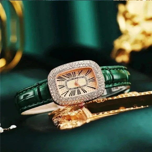 Ladies Bright Small Rhinestone Vintage Roman Numerals Classic Quartz W.proof wat - Picture 3 of 5